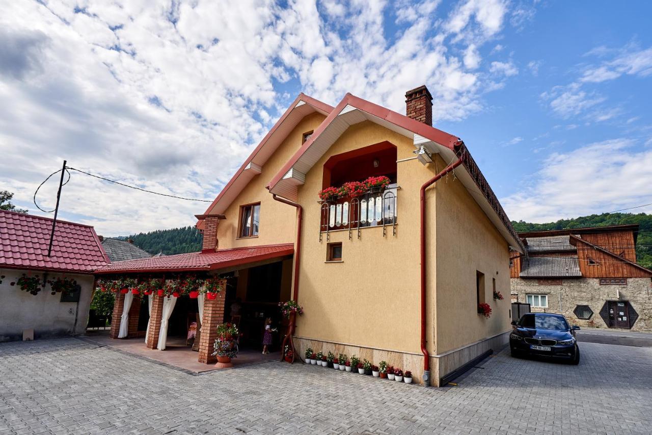Casa Cu Flori Moisei Hotell Eksteriør bilde