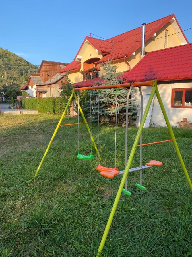 Casa Cu Flori Moisei Hotell Eksteriør bilde